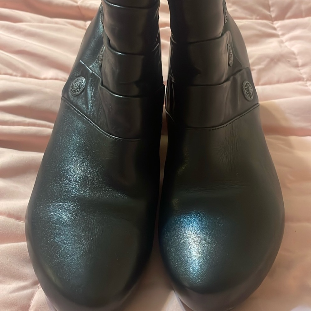 Dansko Baker Black Leather booties